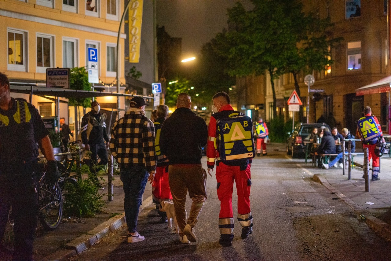 Nach den Schlägerei blieben zwei Verletzte übrig.