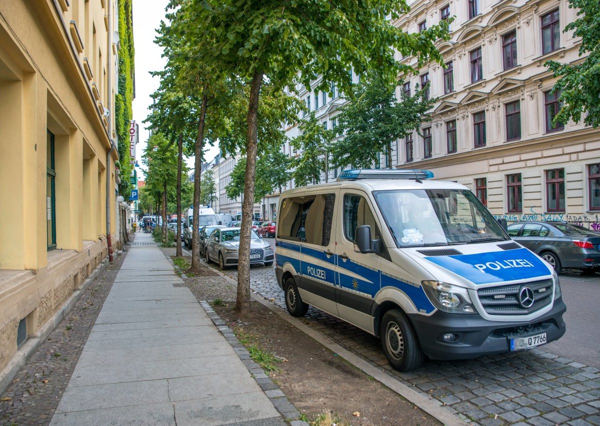 Hamburg Steilshoop Wohnungsräumung Marihuana Kampfhunde Welpen Bargeld.jpg