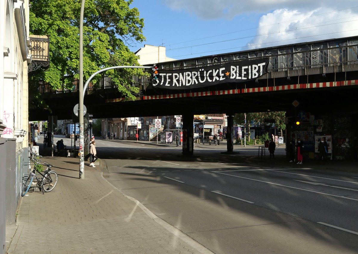 Hamburg Sternbrücke Protest Radfahrer.jpg