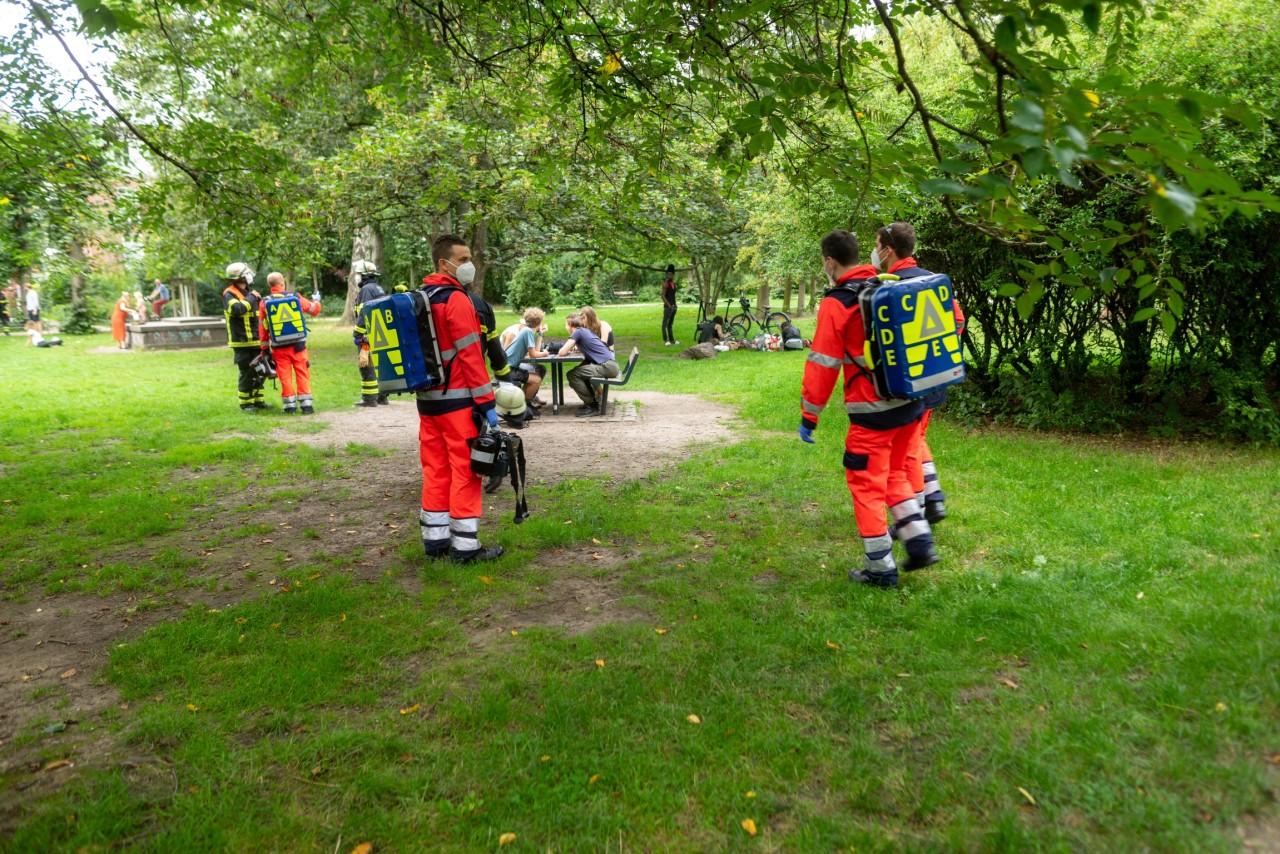 In Wohlers Park Hamburg-Altona sind die Fangruppen der beiden Hamburger Teams zusammengestoßen.