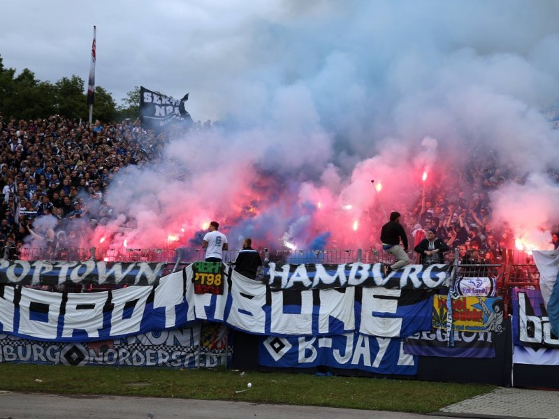 Hamburger-Sv-pyrotechnik-legal-fans