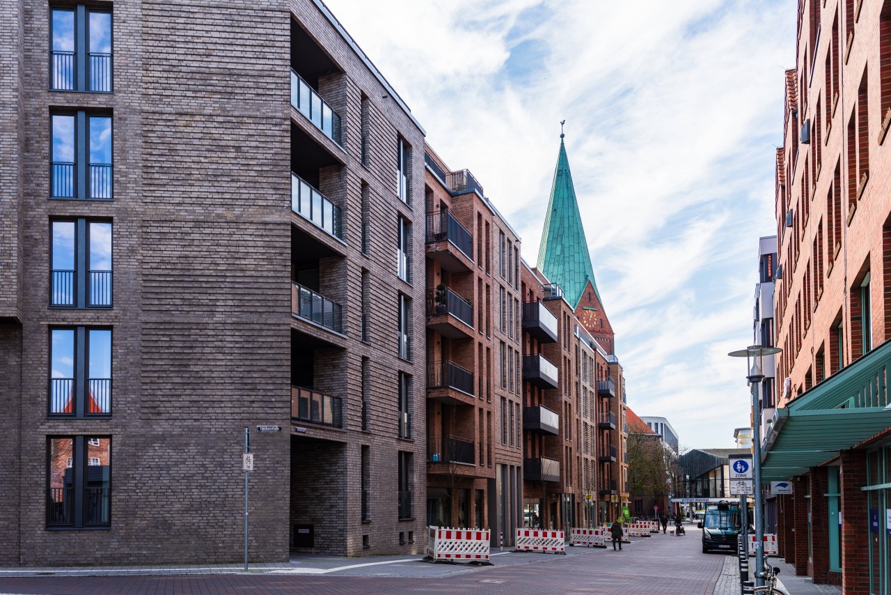 Blick auf das Schlossquartier in Kiel. Im Hintergrund die St. Nikolai Kirche.