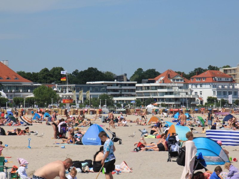 Lübeck Travemünde Tagestouristen Seebad Müll