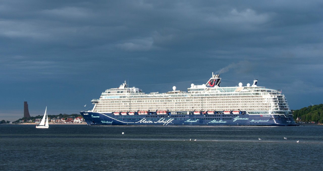 An Bord der „Mein Schiff 1“ wird es bald stimmungsvoll. 