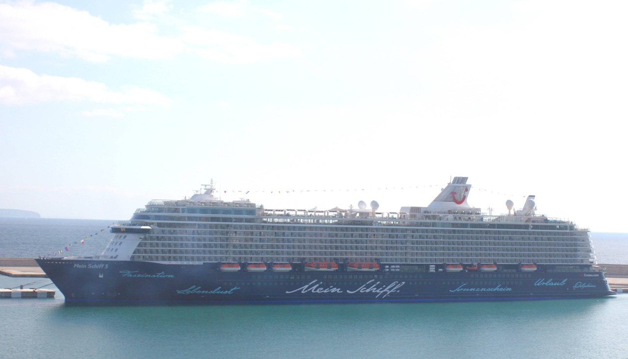 „Mein Schiff 5“ im Hafen von Palma de Mallorca