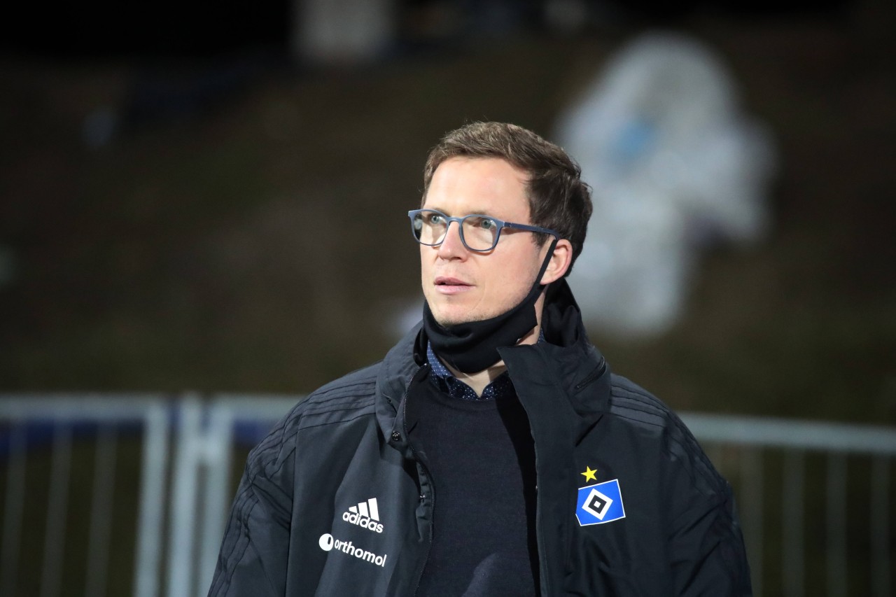 HSV-Sportdirektor Michael Mutzel feiert den wichtigen Erfolg.