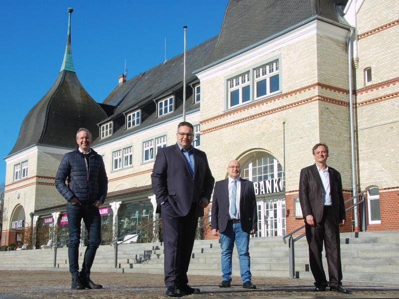 Nikolas Häckel (parteilos, l-r), Clemens Raab (CDU), Lars Schmidt (Zukunft) und Ralf Obluda-Kruber.