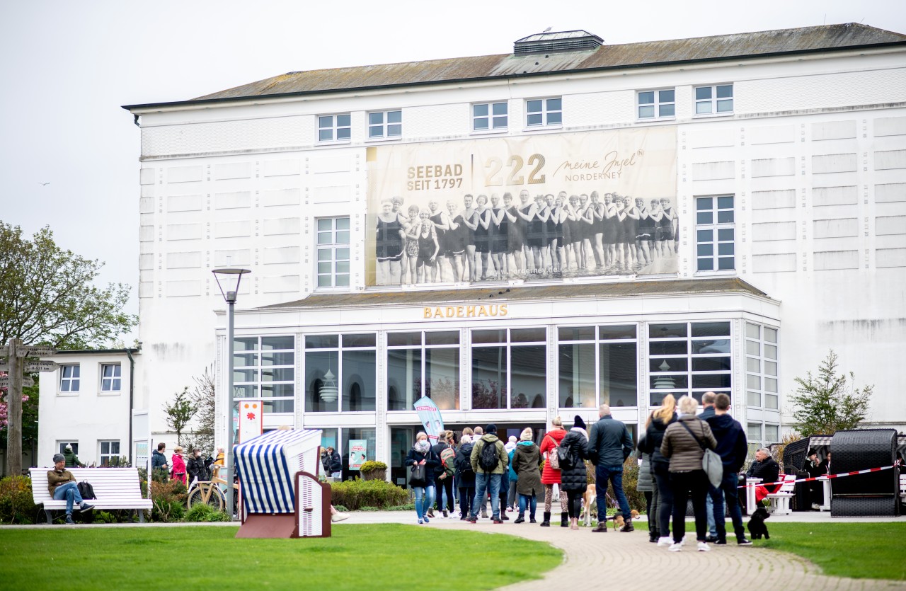 Der Kurplatz in Norderney sollte diese Woche hell erleuchtet werden. 