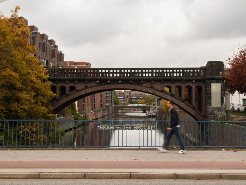 Osterbekkanal Hamburg Brücke.jpg