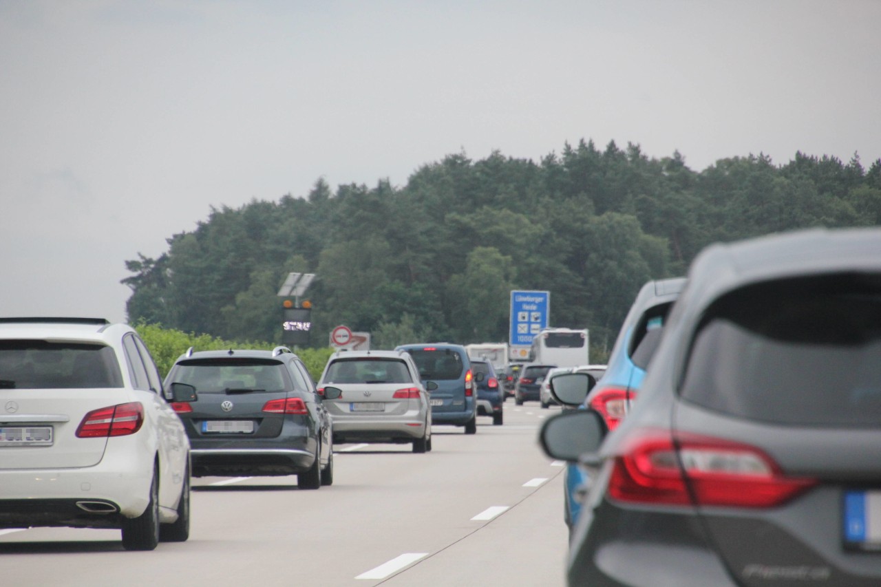 Autofahrer von der und an die Ostsee sollten am kommenden Wochenende auf Staus vorbereitet sein (Symbolbild). 