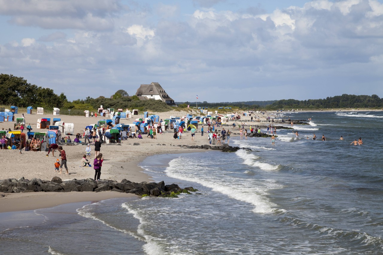 An der Ostsee wehrt sich eine Gemeinde gegen den Bau von neuen Ferienwohnungen.