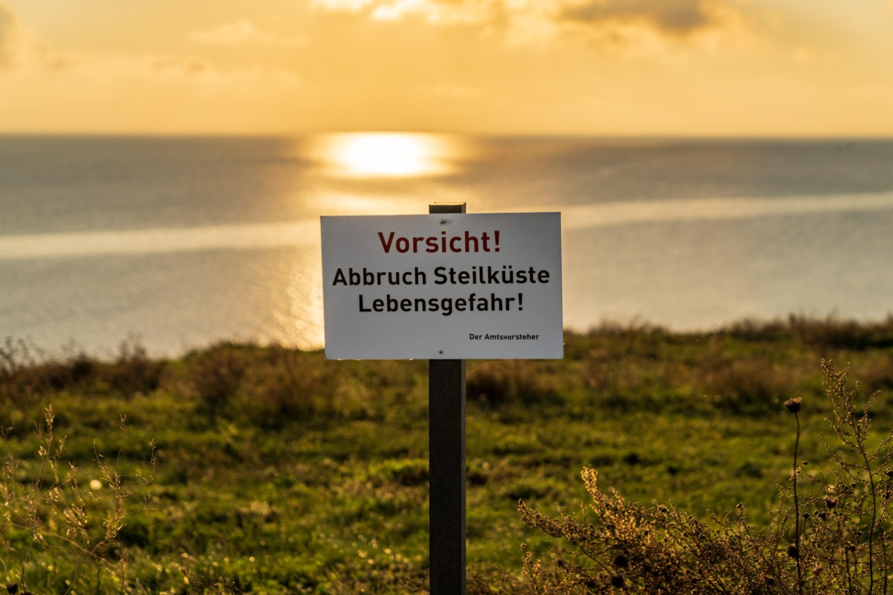 Die Steilküsten entlang der Ostsee bergen Gefahren. 