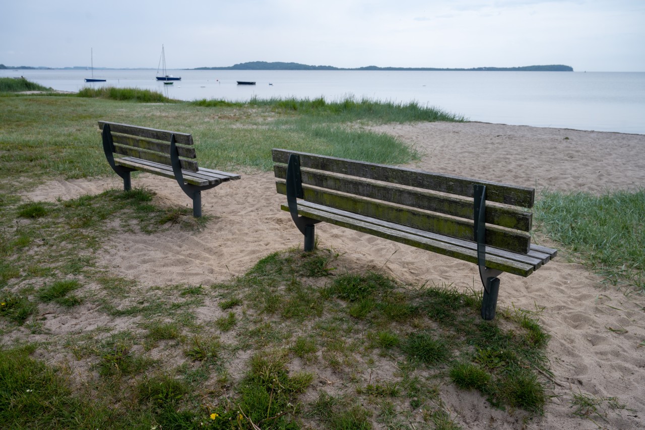 Die Badestelle am Neuendorfer Badestrand am Greifswalder Bodden bei Putbus im Landreis Vorpommern-Rügen ist bis auf Weiteres geschlossen.