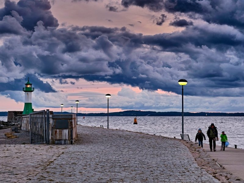 Rügen Wetter Leuchtturm Sassnitz.jpg