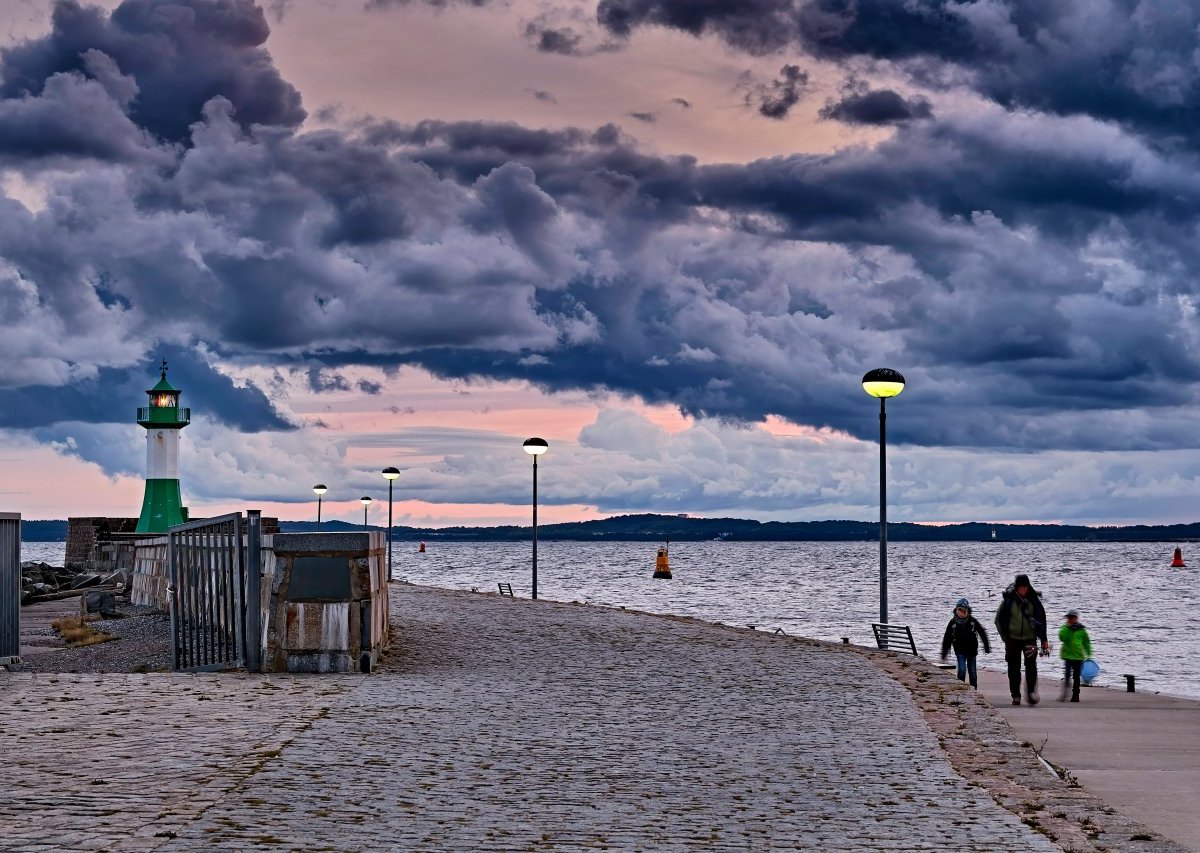 Rügen Wetter Leuchtturm Sassnitz.jpg