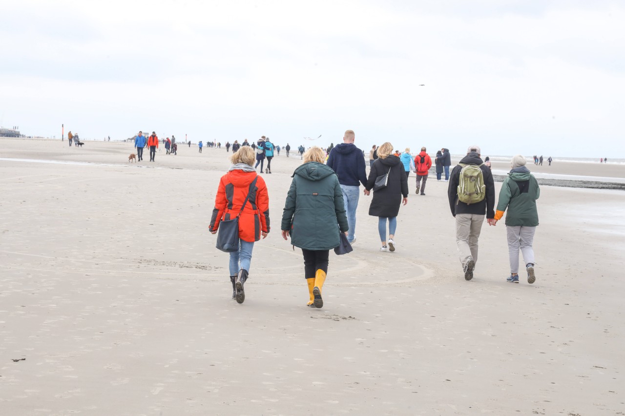 Wie sich so mancher Tourist in Sankt Peter-Ording benimmt, gefällt einem Mann gar nicht (Symbolbild).