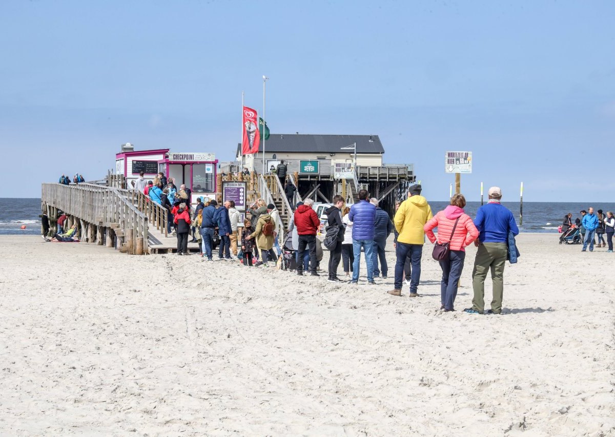 Sankt Peter-Ording SPO Urlauber voll.jpg