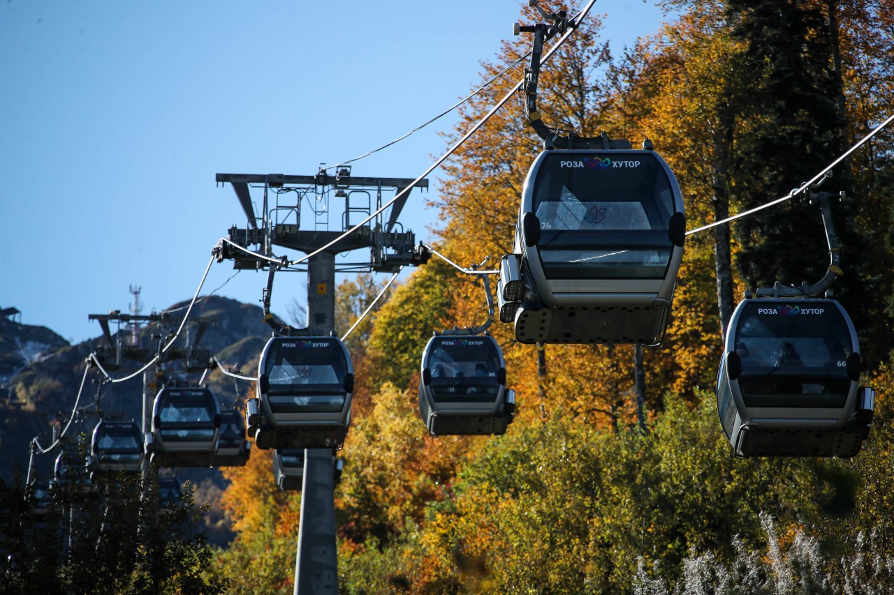 Statt durch die Berge könnte so eine Seilbahn bald über die Nordsee nach Sylt führen.