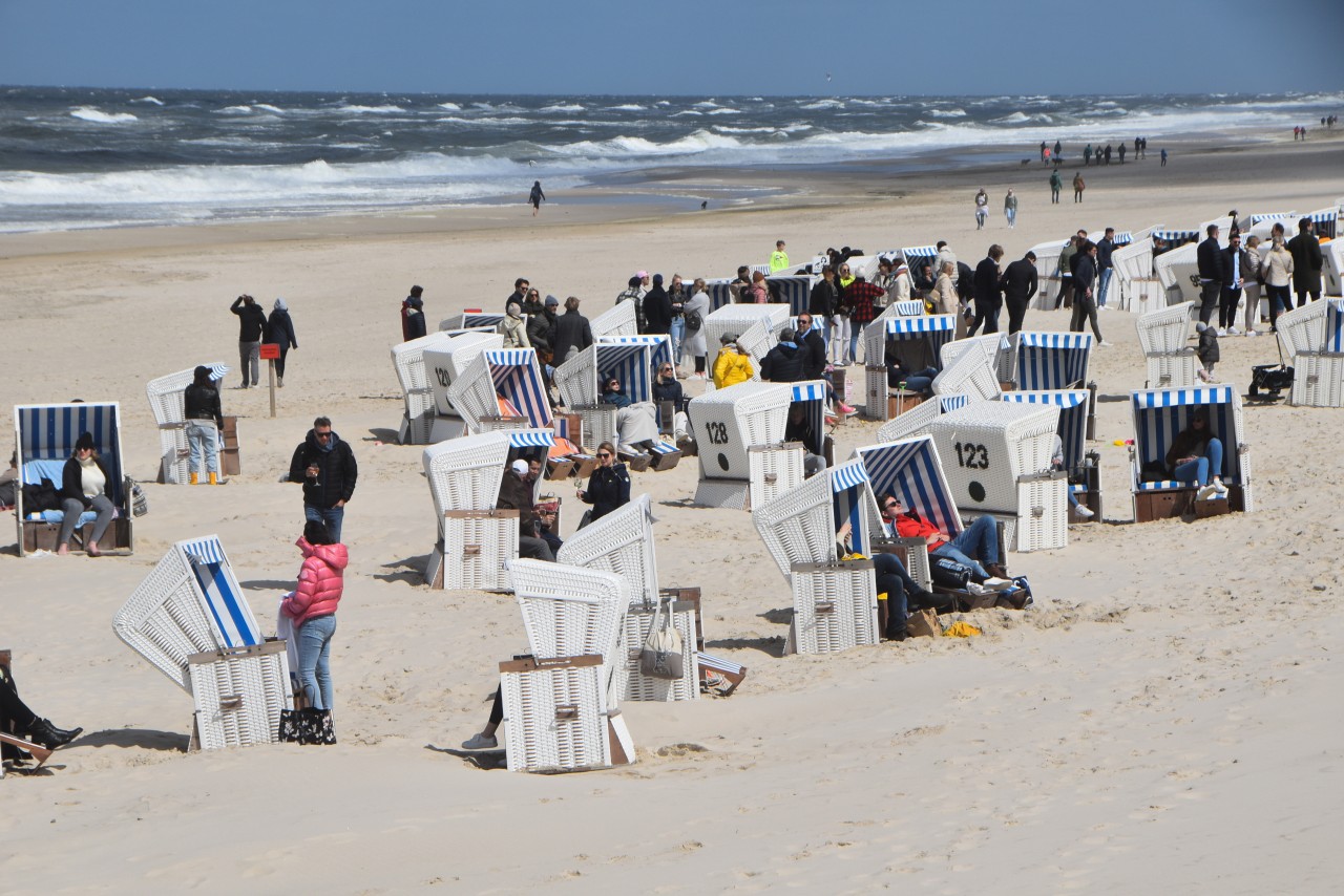 Wegen der Sommerferien werden in den kommenden Wochen weiterhin viele Urlauber nach Sylt reisen.