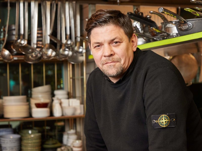 Tim Mälzer Fiete Gastro Podcast Mercedes V-Klasse Hamburg Koch neues Auto kitchen impossible