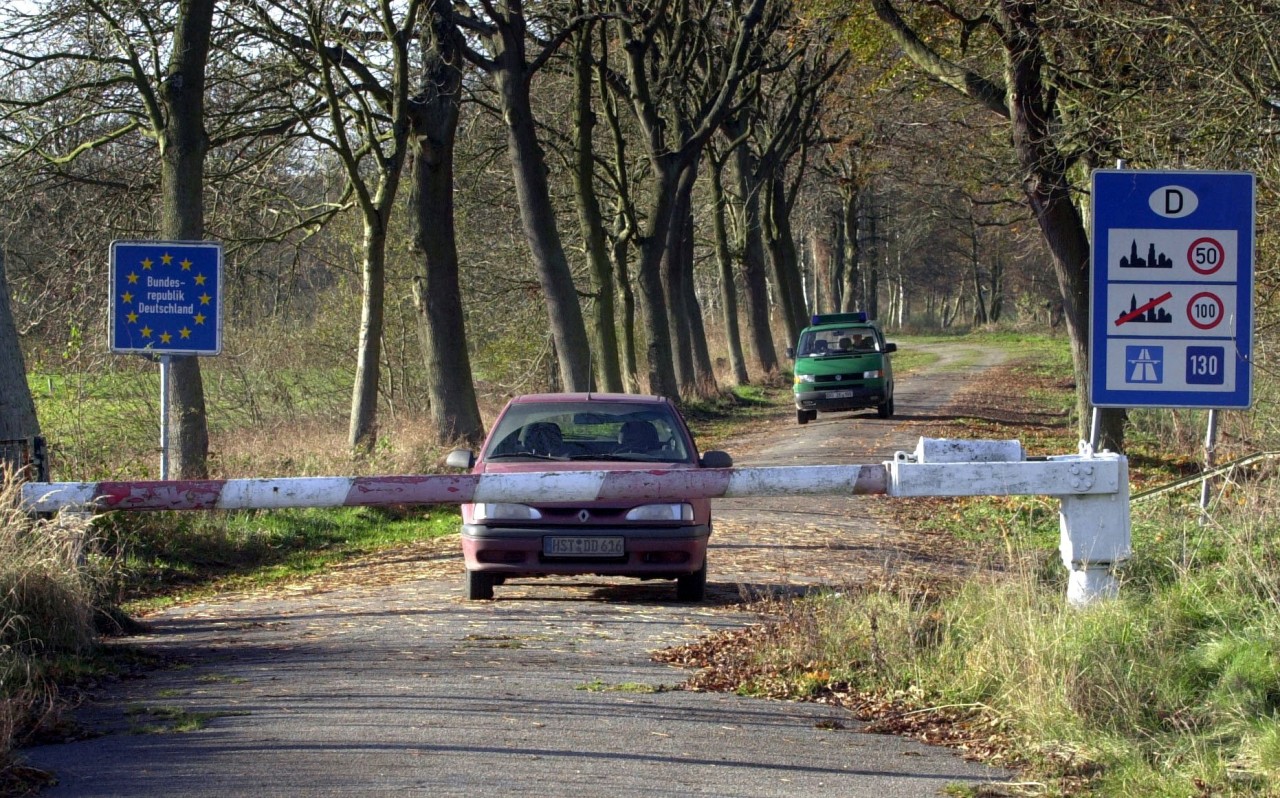 An diesem Grenzübergang auf der Insel Usedom ist vorerst kein Durchkommen. 