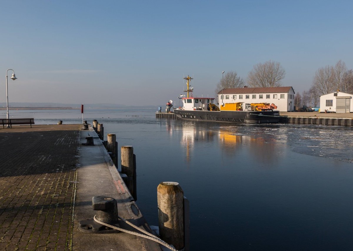 Usedom Hafen Karlshagen.jpg