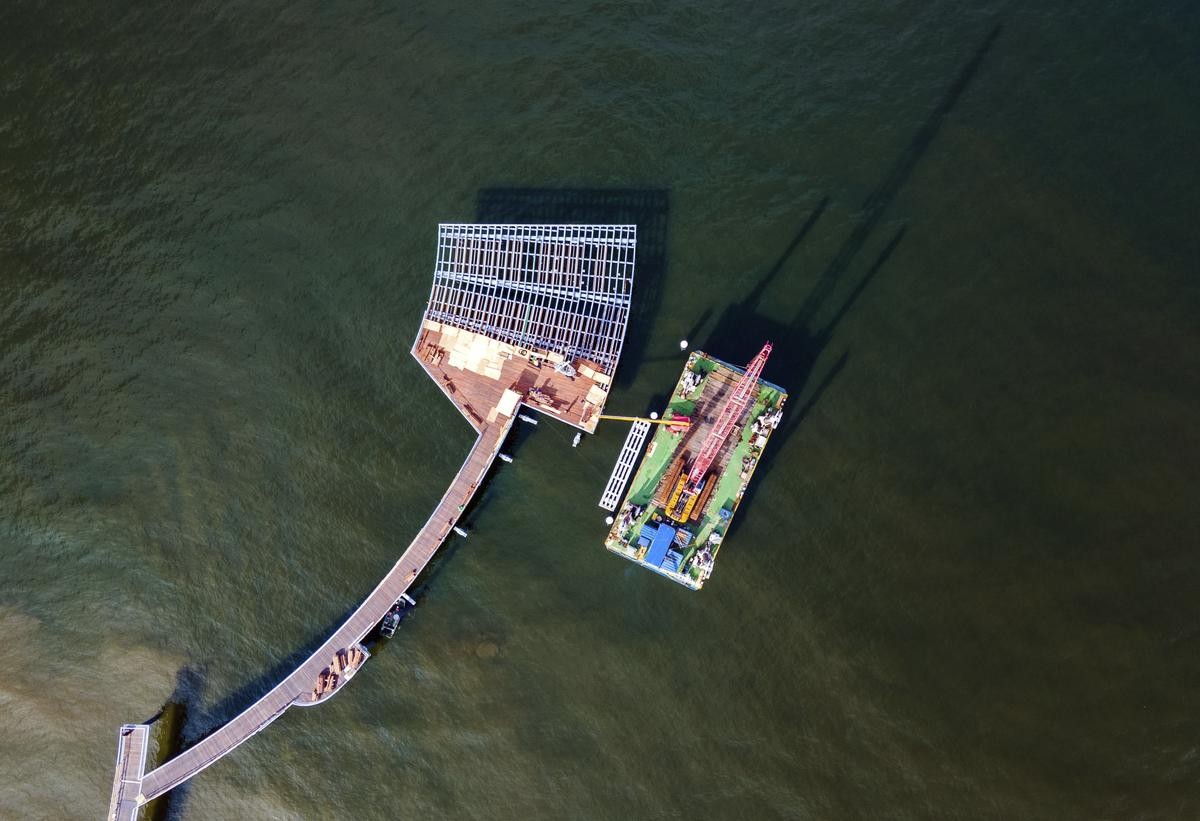 Usedom: Die Bauarbeiten an der neuen Seebrücke vor Koserow laufen auf Hochtouren. 