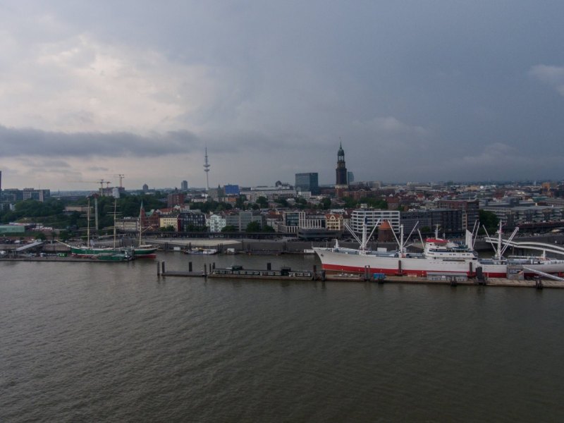 Wetter in Hamburg dunkle Wolken.jpg