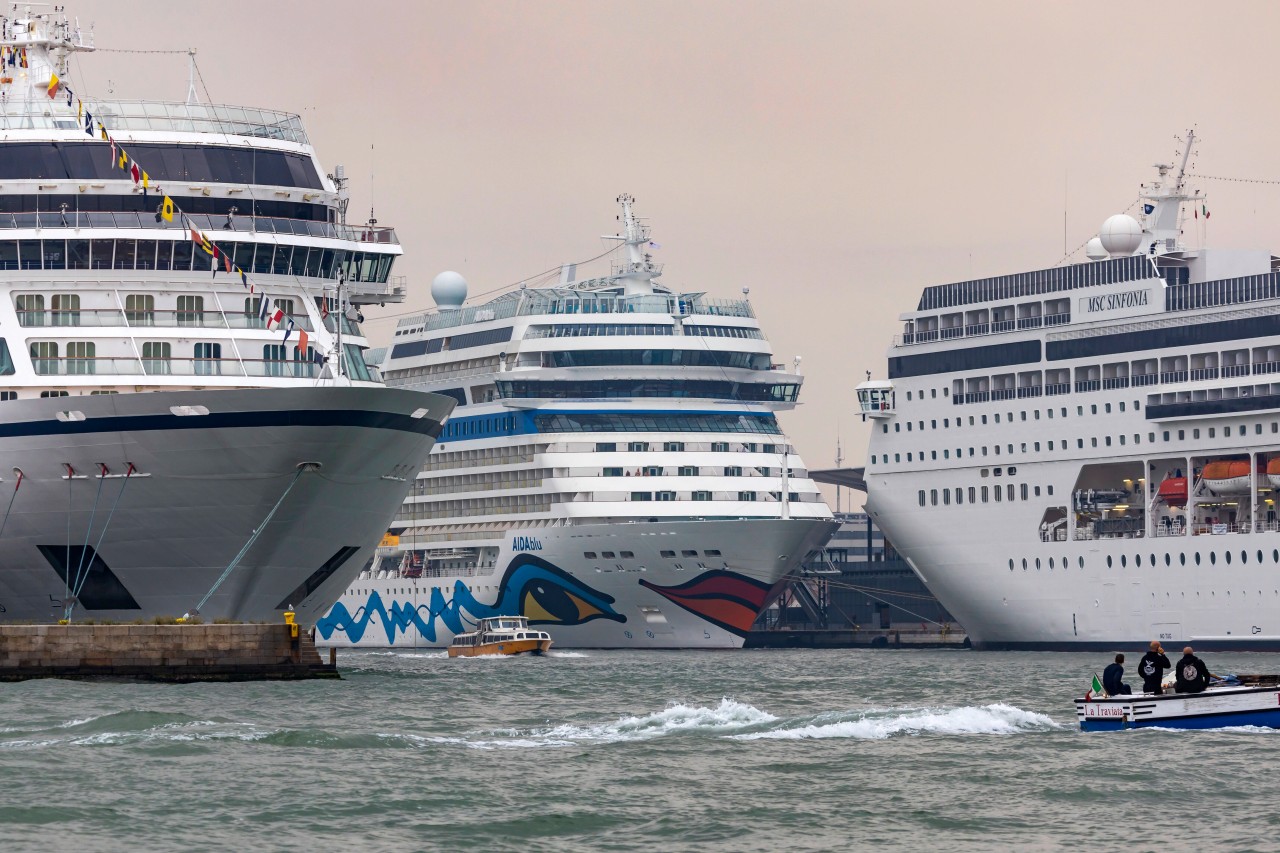 Die „Aida Blu“ im Hafen von Venedig.