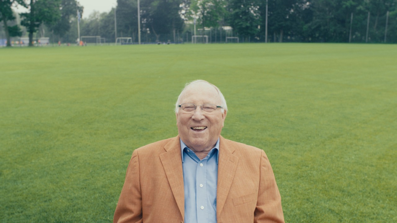 HSV-Legende Uwe Seeler ist im Musikvideo dabei!