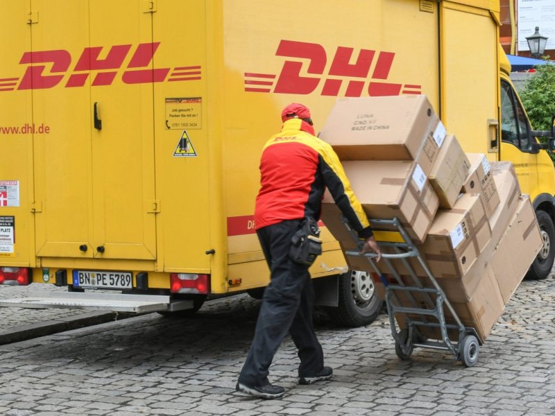 DHL Bote Norderstedt Pakete.jpg