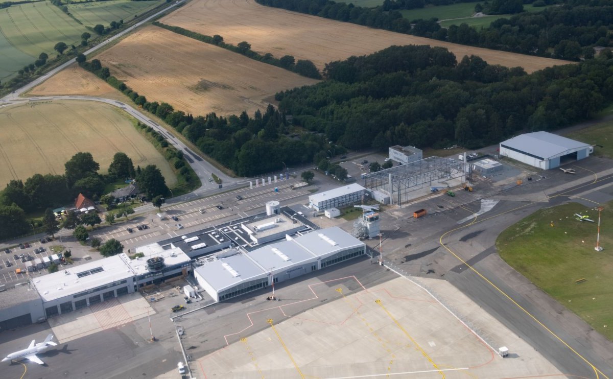 Hamburg Flughafen Lübeck Airport.jpg