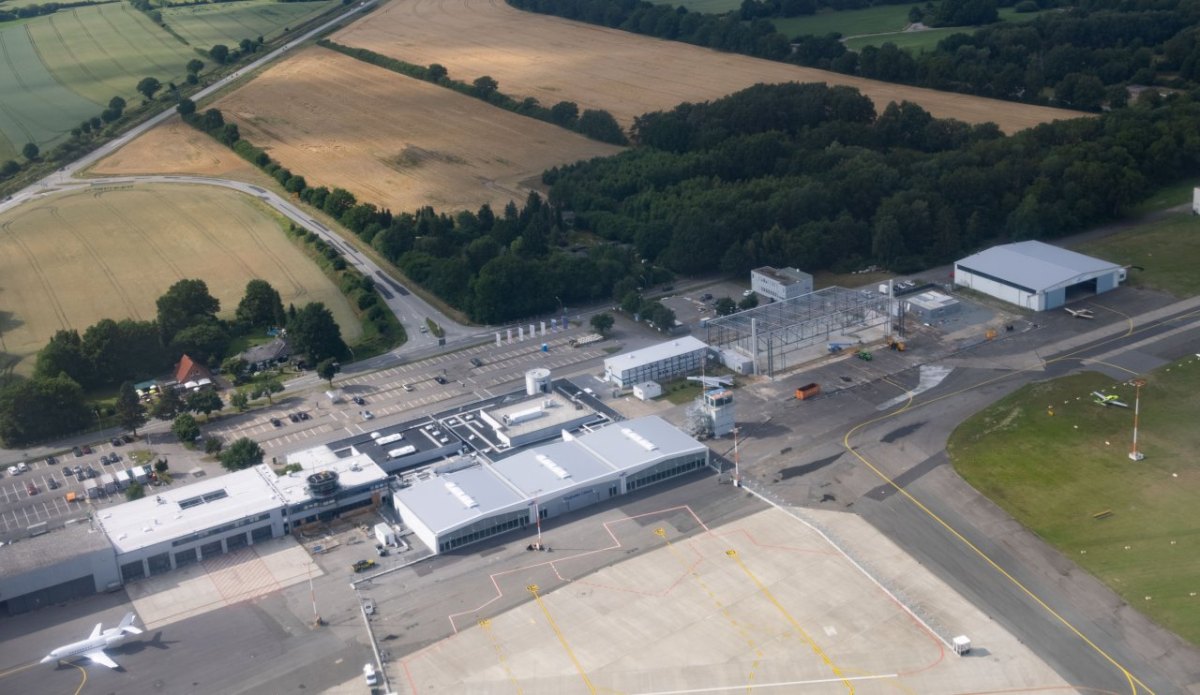 Hamburg Flughafen Lübeck Airport.jpg