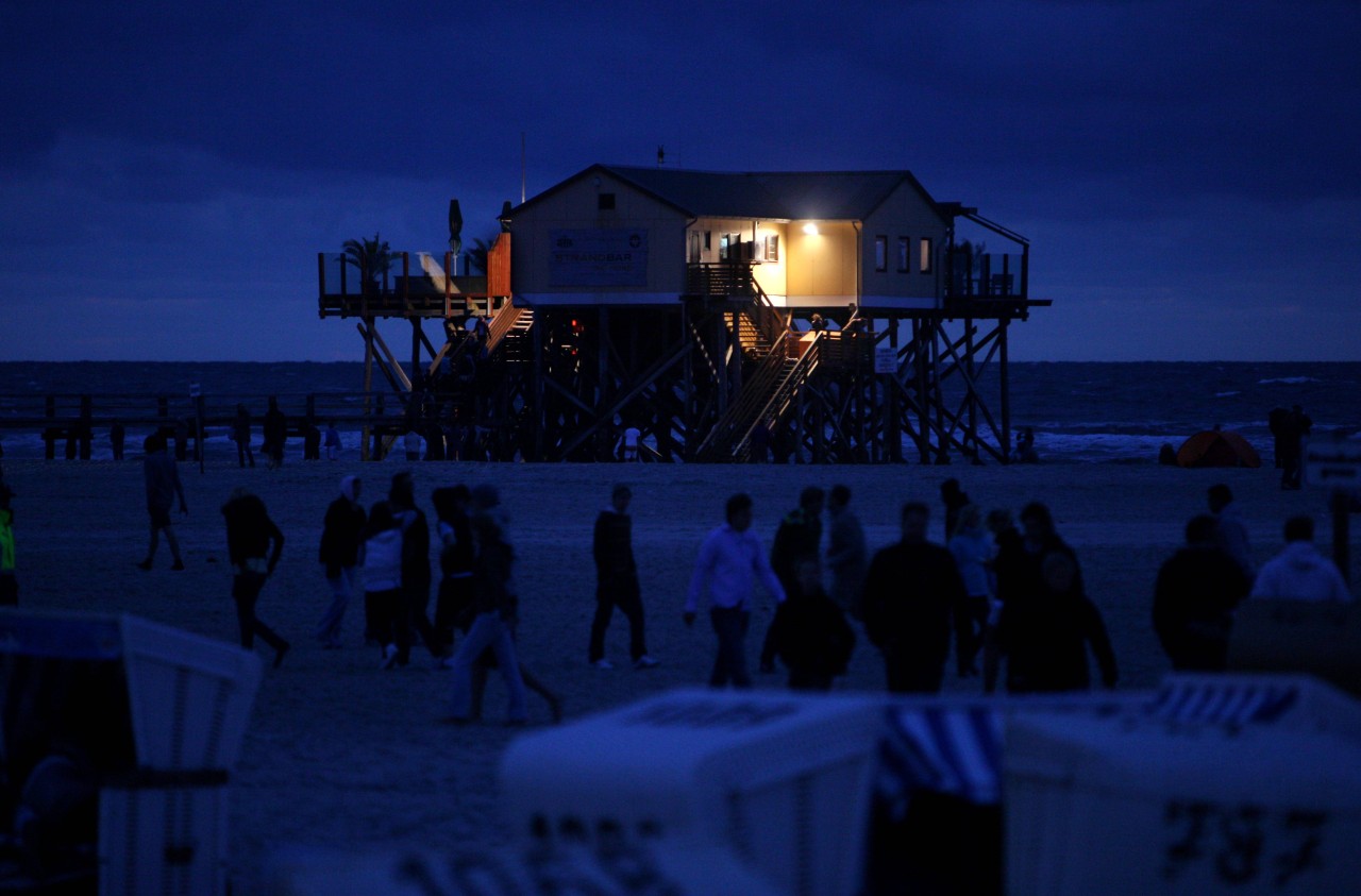 Abendstimmung am Strand von Sankt Peter-Ording (Archivbild).