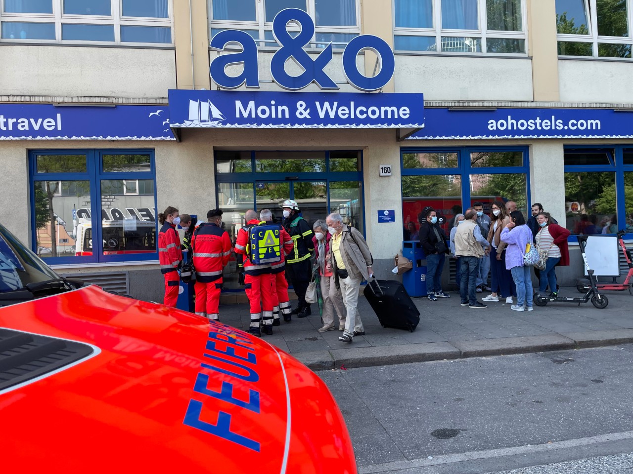 Hamburg: Viel los vor dem Eingang des a&o-Hostels am Mittwoch.