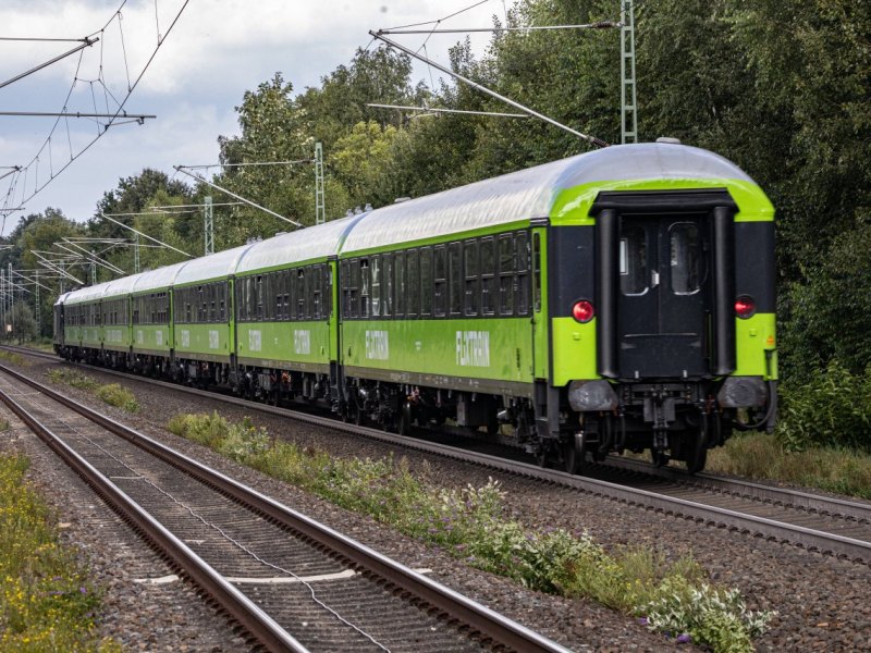 Hamburg Flixtrain Deutsche Bahn.jpg