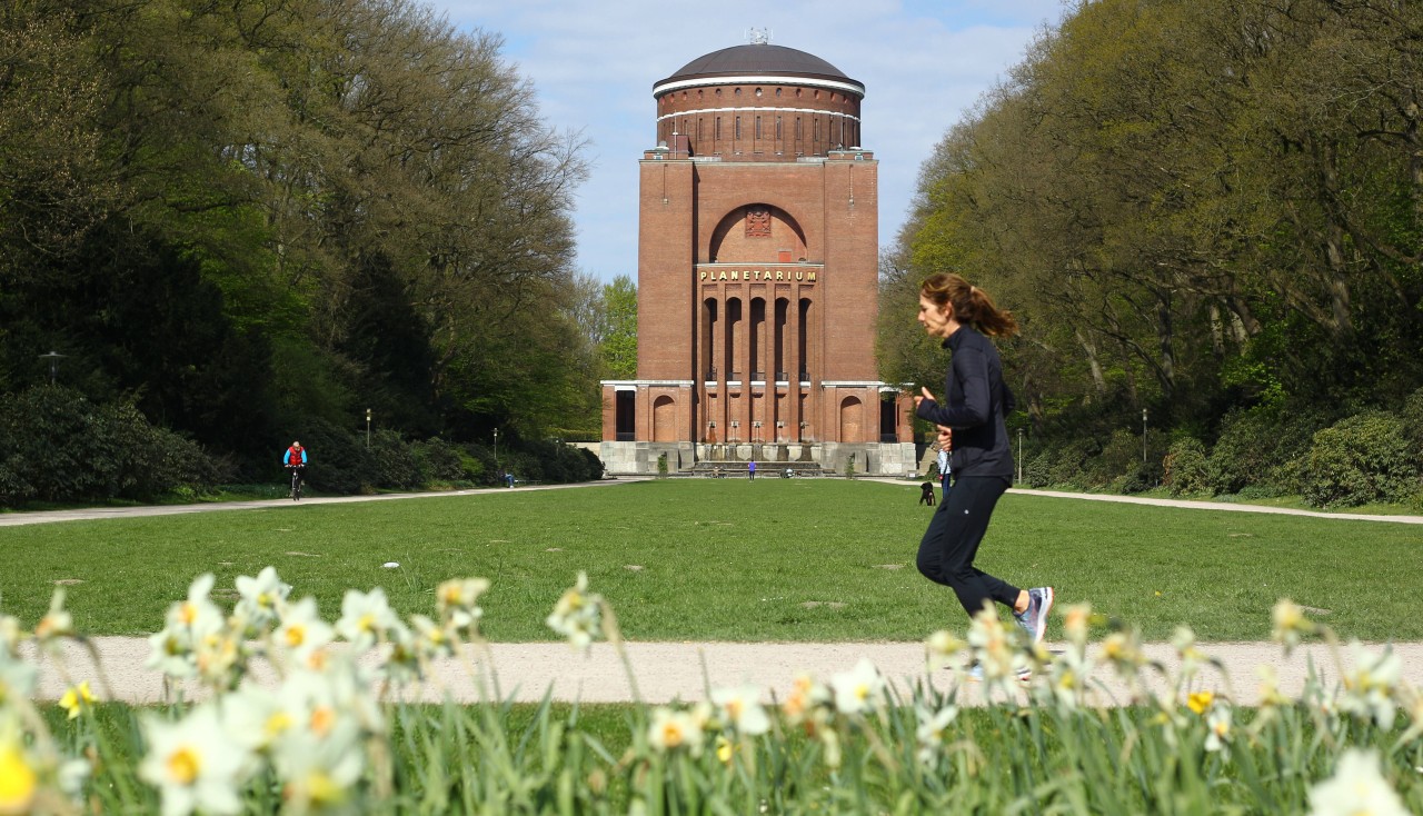 Frühling in Hamburg! Das Wetter bietet für viele verlockendere Angebote, Outdoor-Sport zu betreiben.