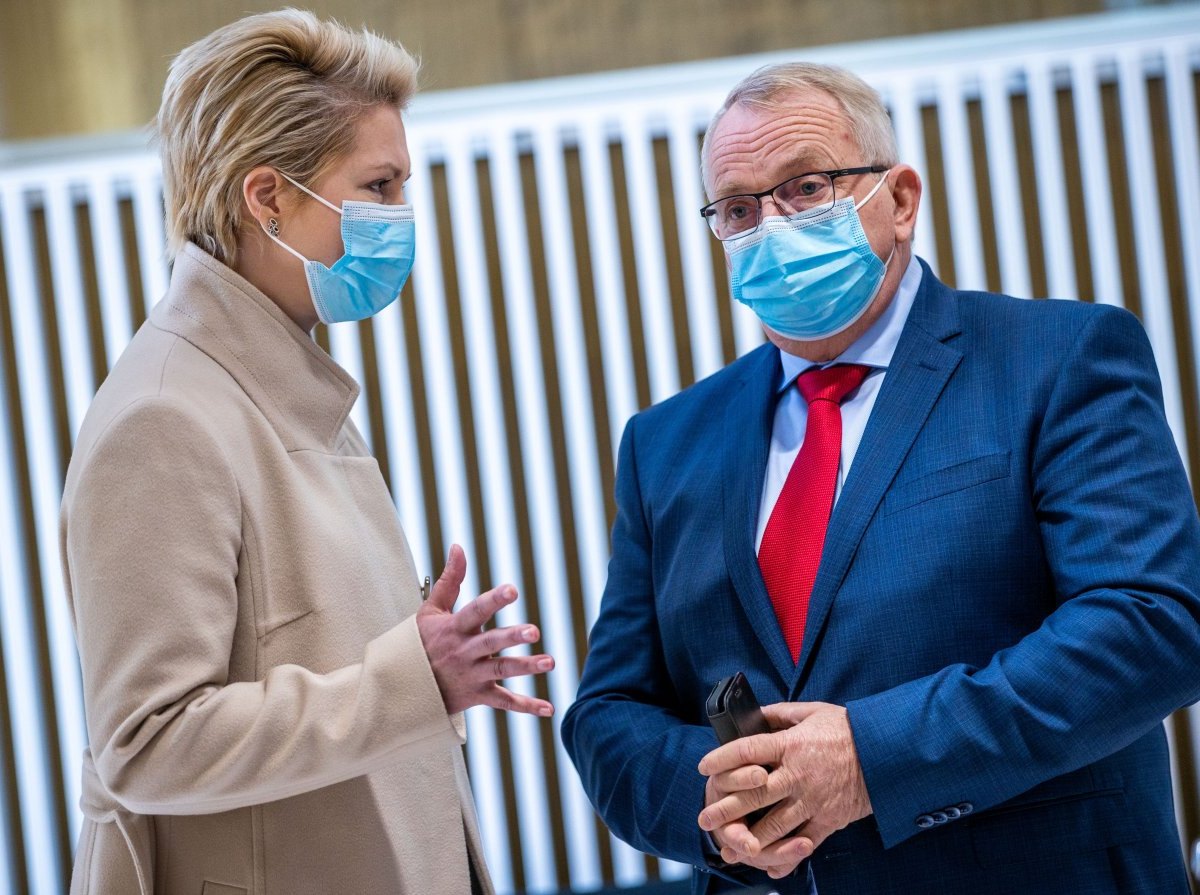 Manuela Schwesig Till Backhaus SPD.jpg