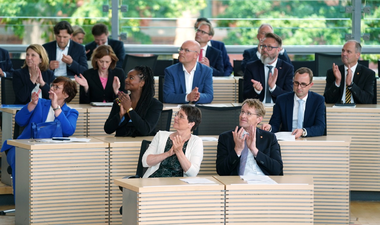 Politiker der CDU und der Grünen im Landtag in Kiel. 