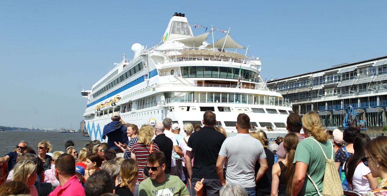 Wer clever plant, sieht Schiffe von Aida und „Mein Schiff“ nicht nur von hinten.