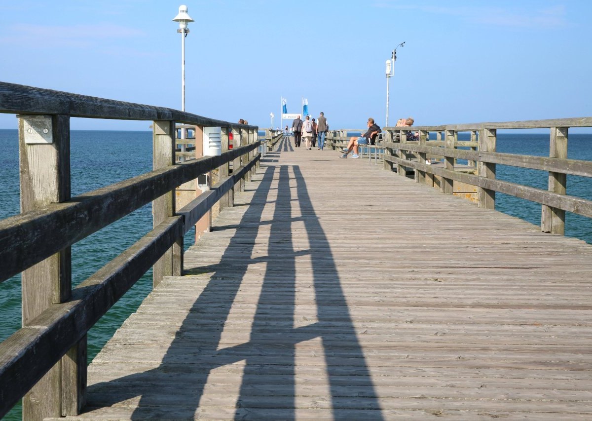 Seebrücke Prerow Ostsee.jpg