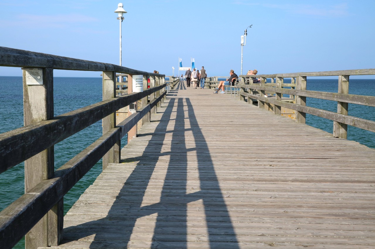 Diese vorhandene Seebrücke in Prerow an der Ostsee