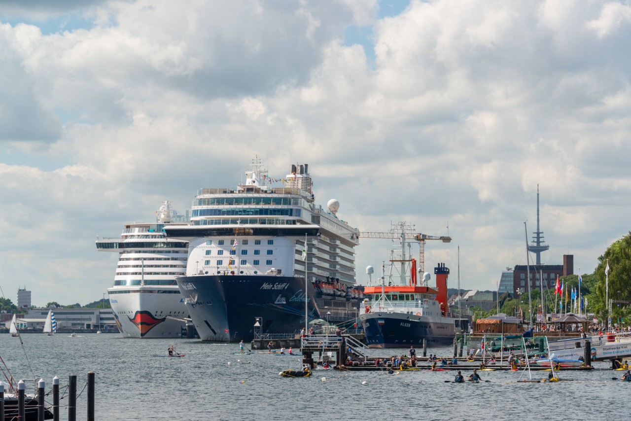 Kreuzfahrt: Schiffe von Aida und „Mein Schiff“ im Hafen von Kiel.