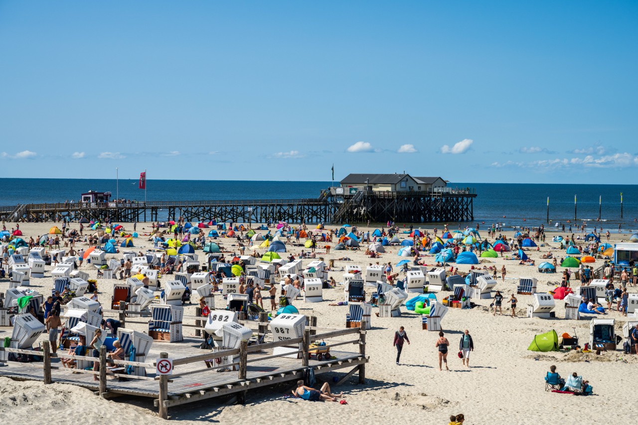 Menschen am Strand von Sankt Peter-Ording (SPO).