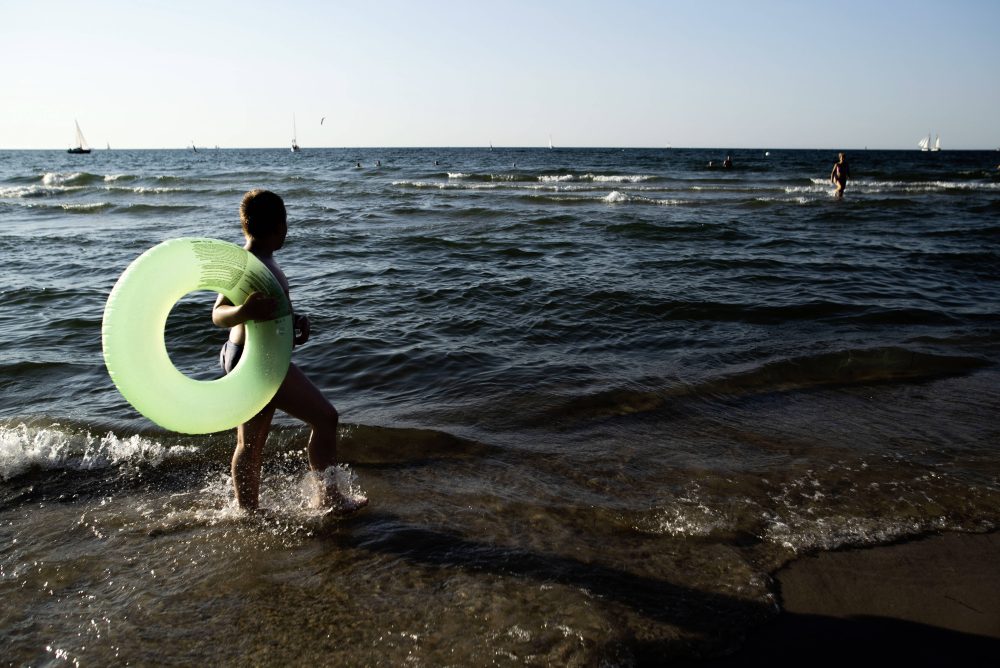 Badegäste an der Ostsee