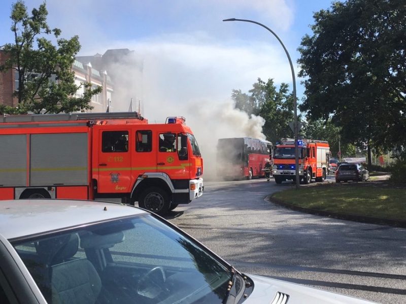 Reisebus in Flammen