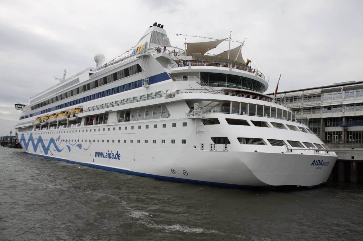 "Aida Aura" im Hamburger Hafen.