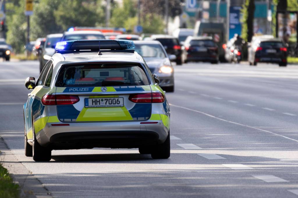 Ein Streit zwischen Männern endet blutig. Ein 23-Jähriger wurde nach Messerattacke in Hamburg-Borgfelde lebensgefährlich verletzt. 