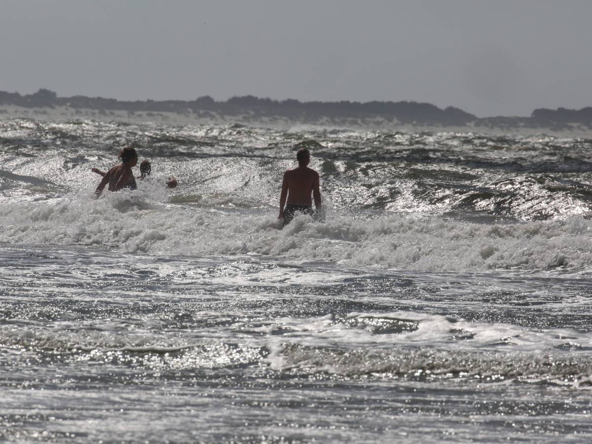 Kalte Erfrischung für hartgesottene in der Nordsee! (Symbolbild)