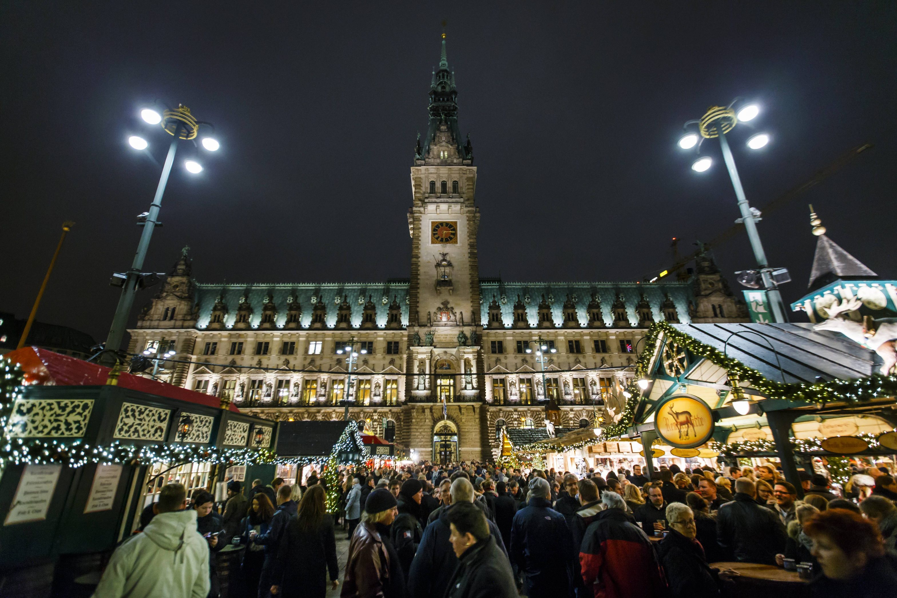 Weihnachtsmarkt in Hamburg Sicherheitsdienst in Alarmbereitschaft